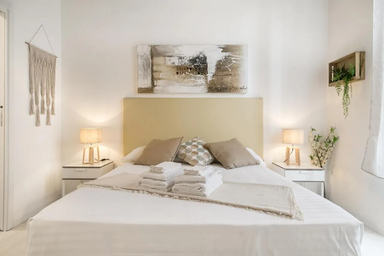 White Ostilia Apartments Rom