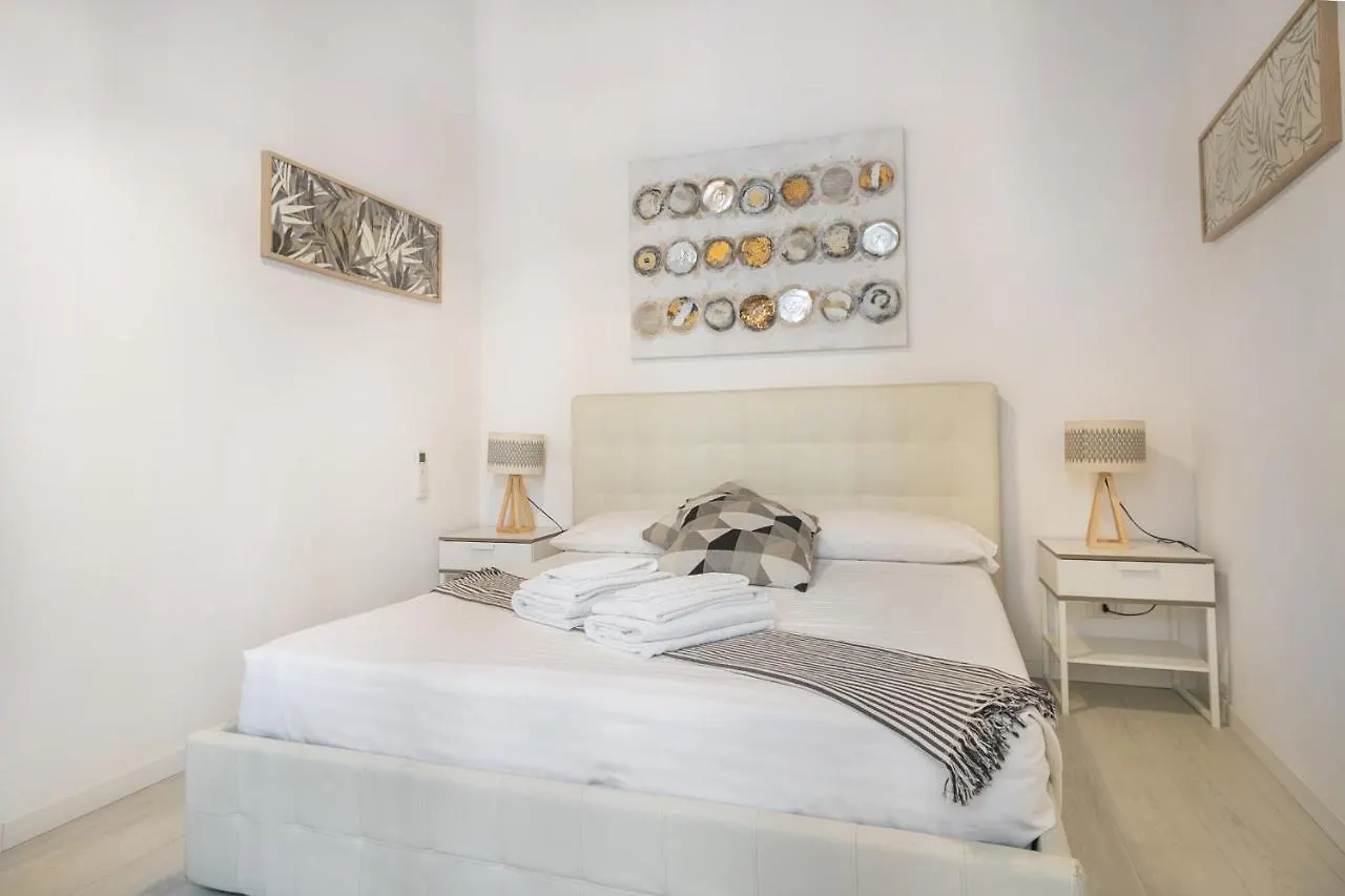 White Ostilia Apartments Rom