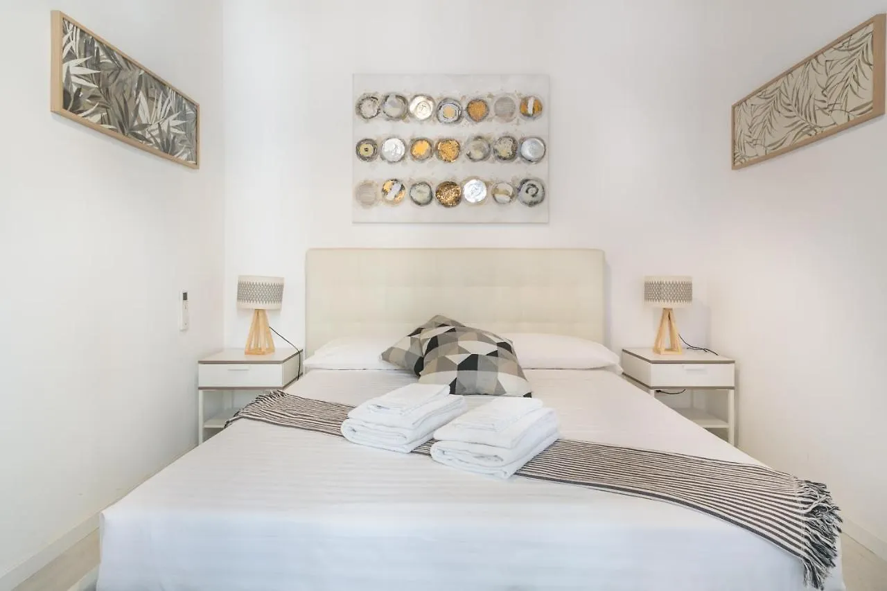 White Ostilia Apartments Rom 0*,