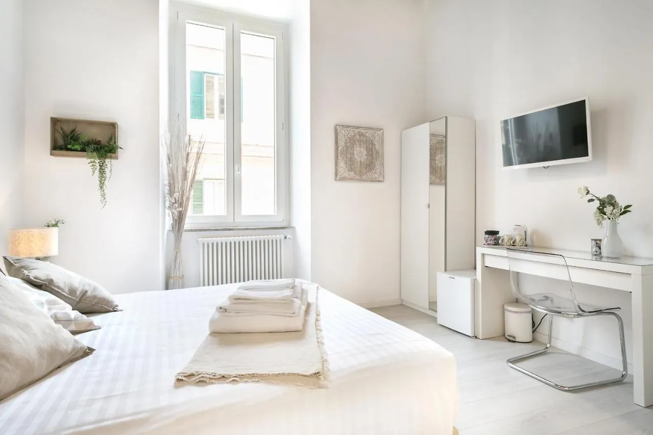 White Ostilia Apartments Rom