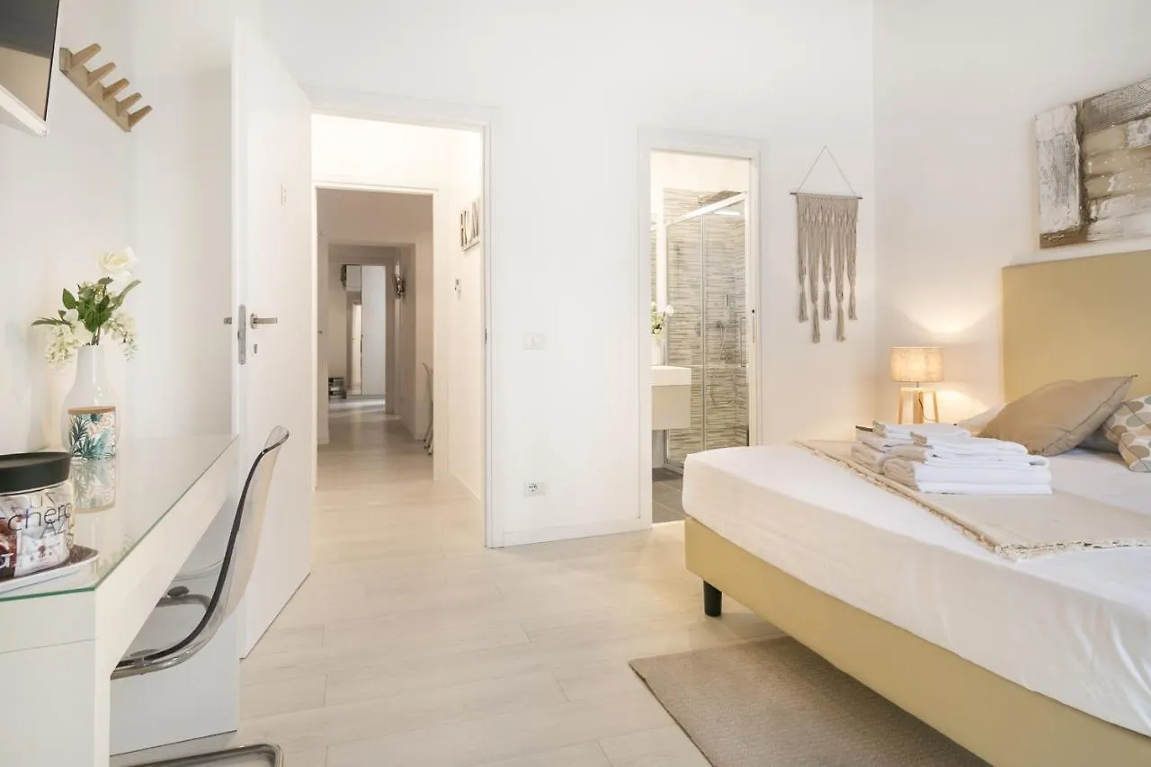 White Ostilia Apartments Rom 0*,