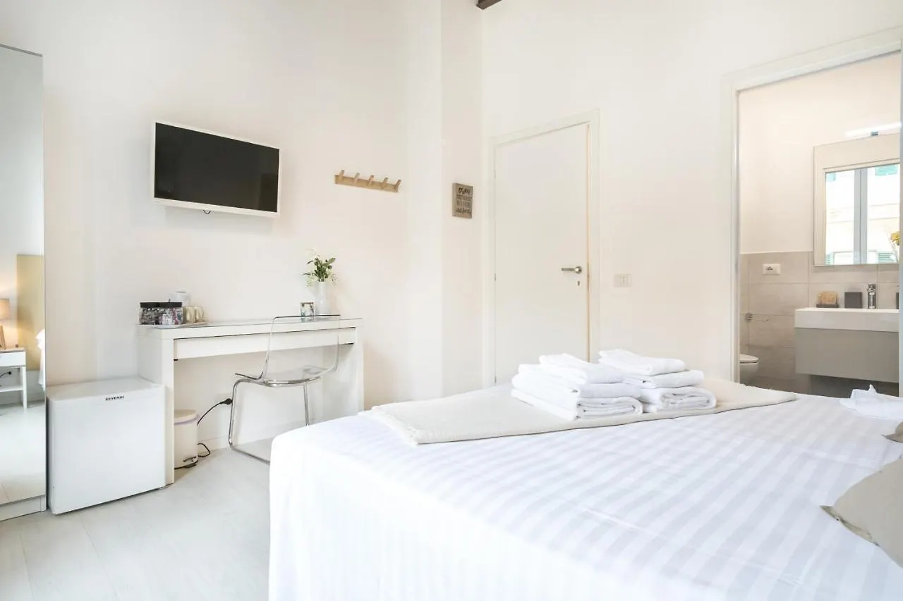 White Ostilia Apartments Rom