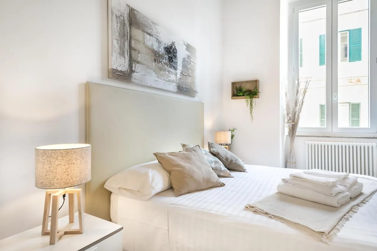 White Ostilia Apartments Rom