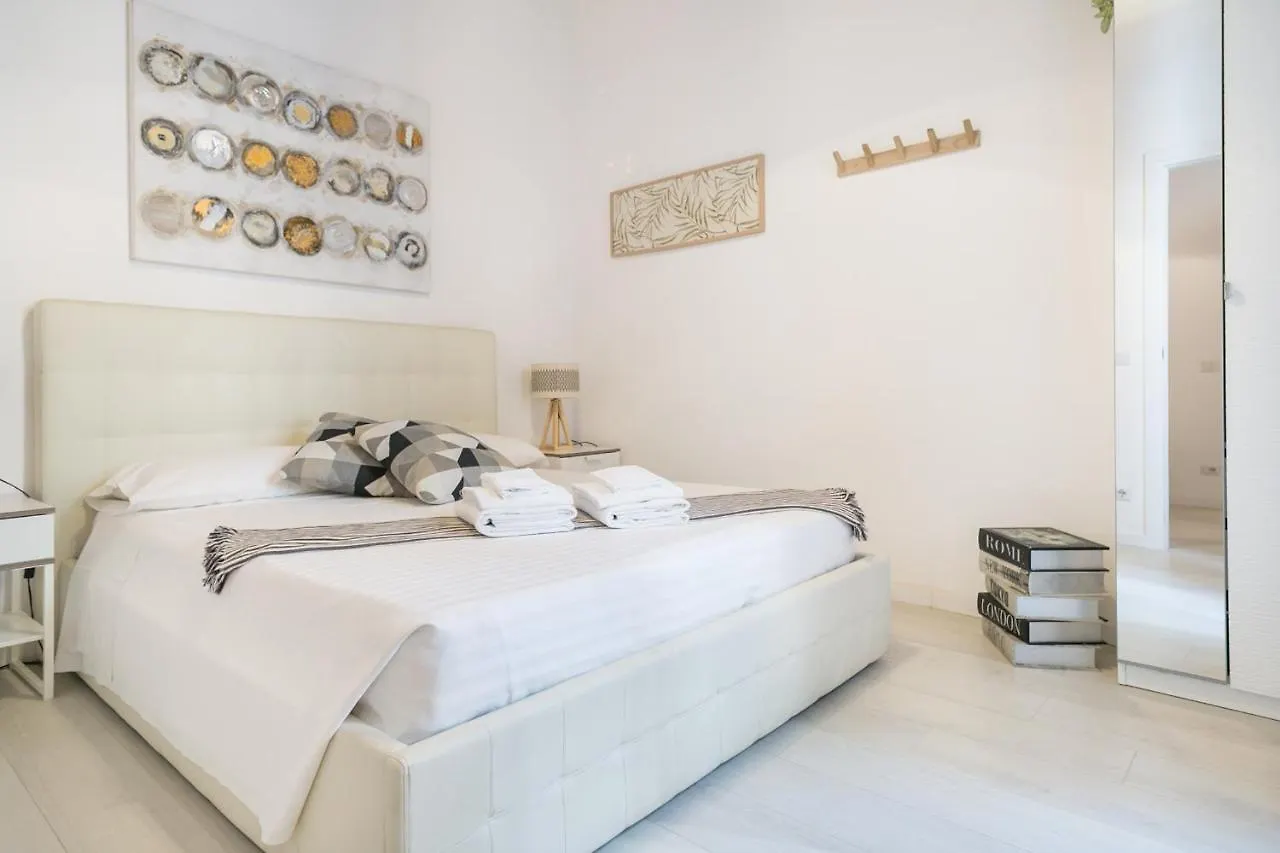 White Ostilia Apartments Rom