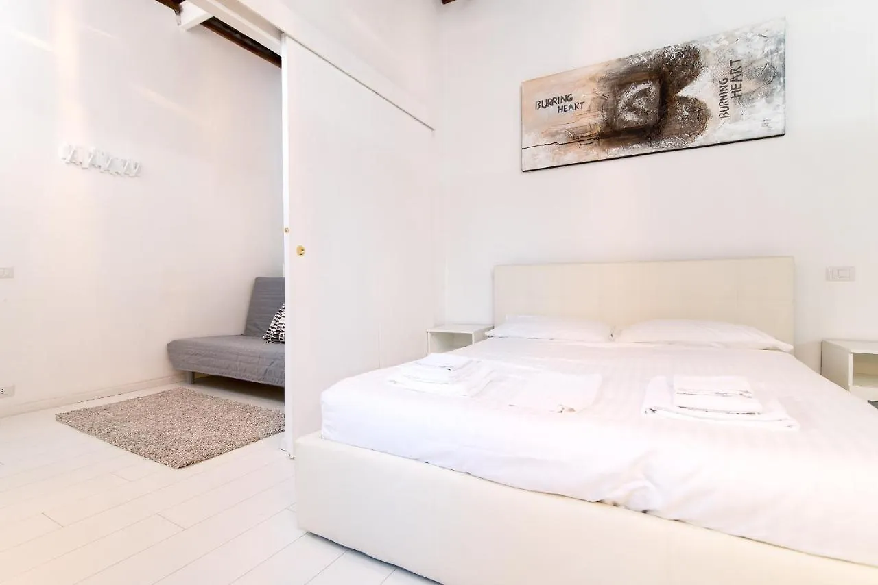 White Ostilia Apartments Rom