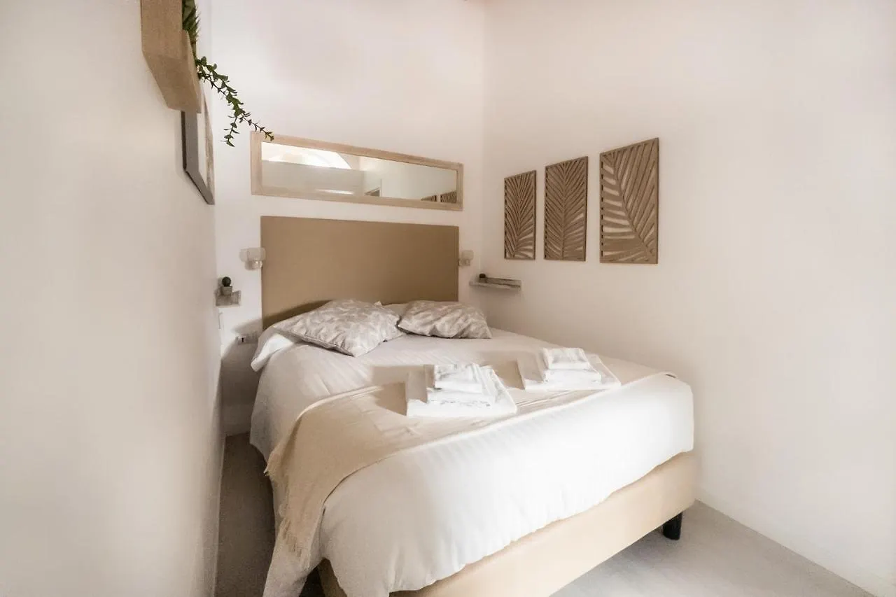 White Ostilia Apartments Rom