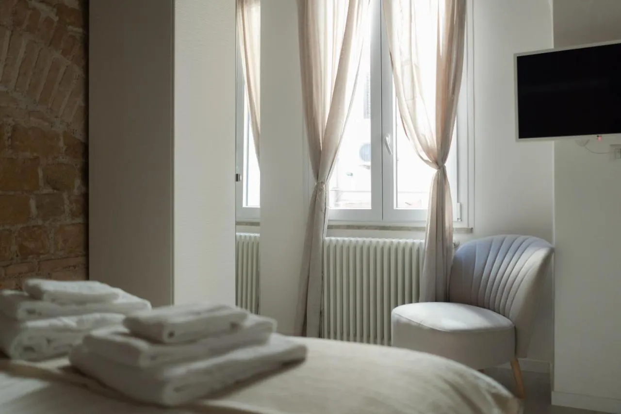 White Ostilia Apartments Rom
