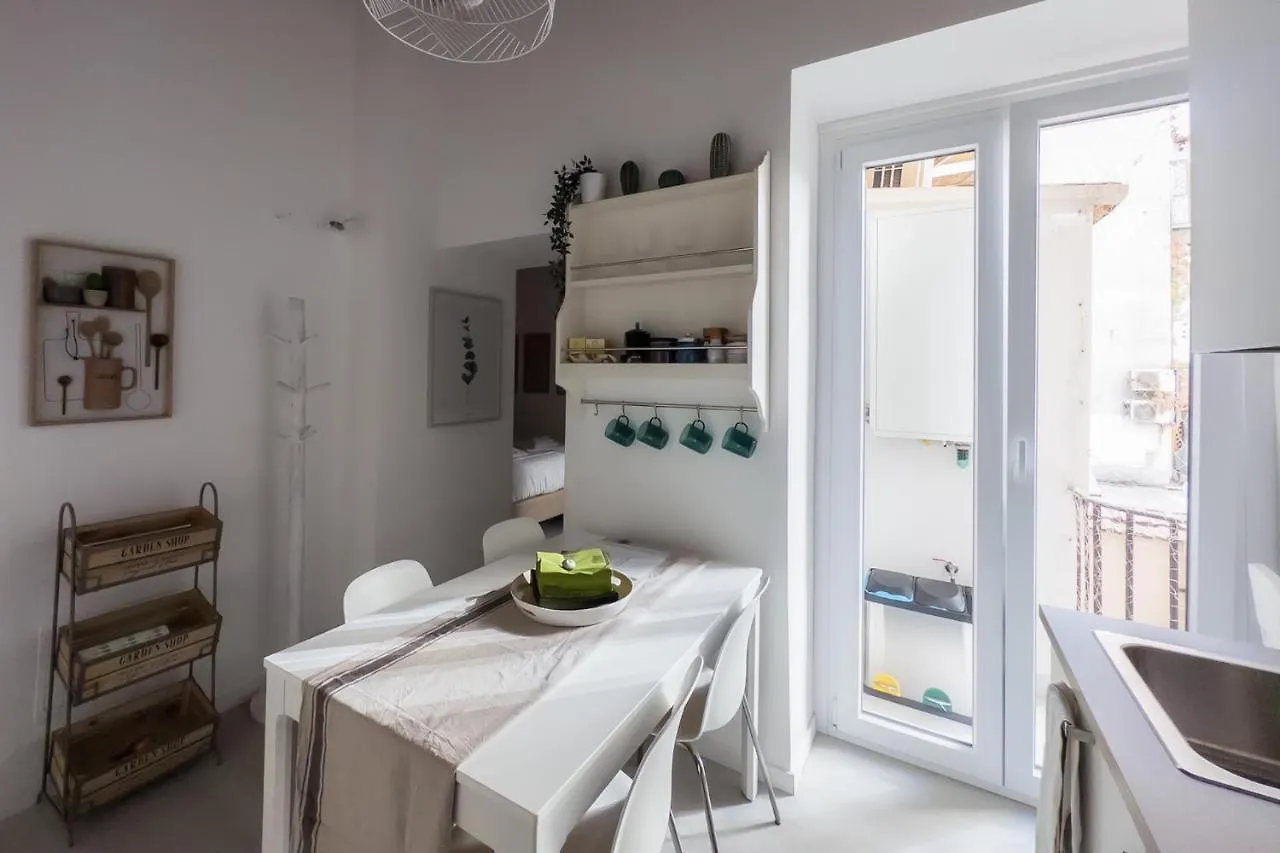 White Ostilia Apartments Rom