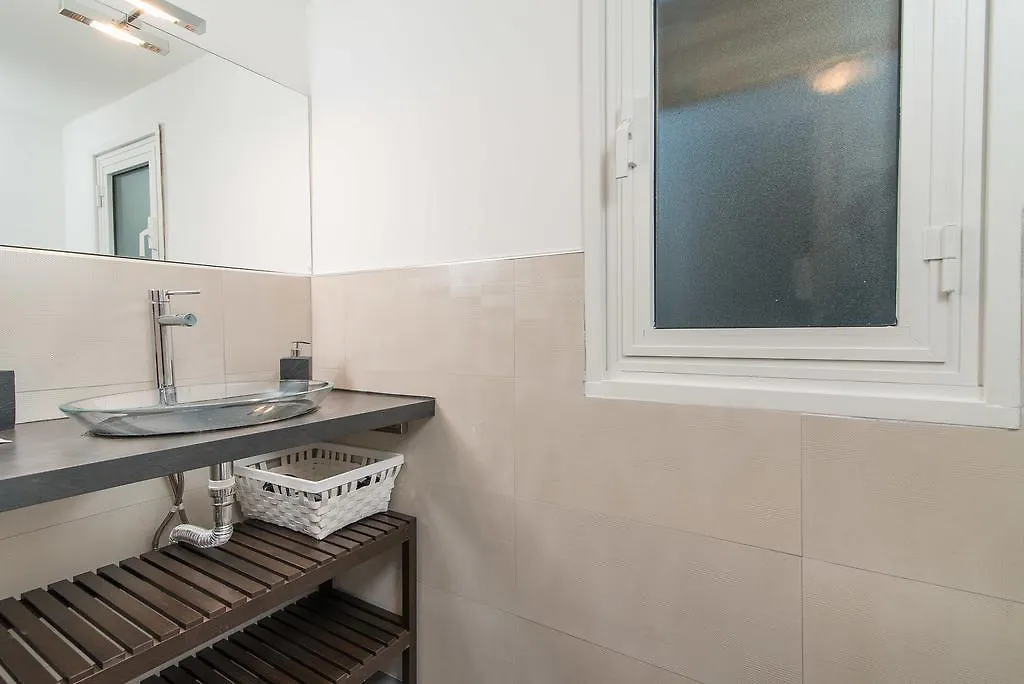 White Ostilia Apartments Rom