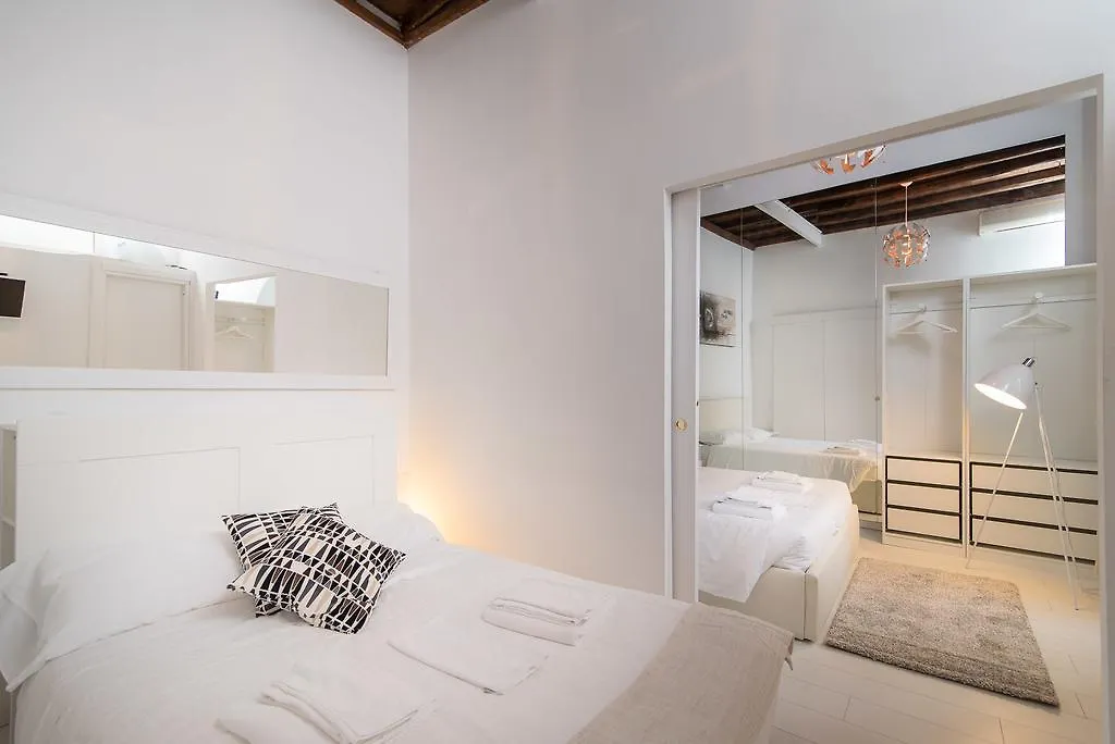 White Ostilia Apartments Rom 0*,  Italien