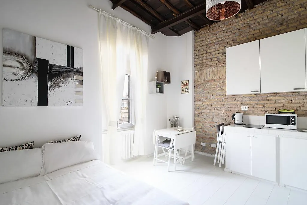 White Ostilia Apartments Rom