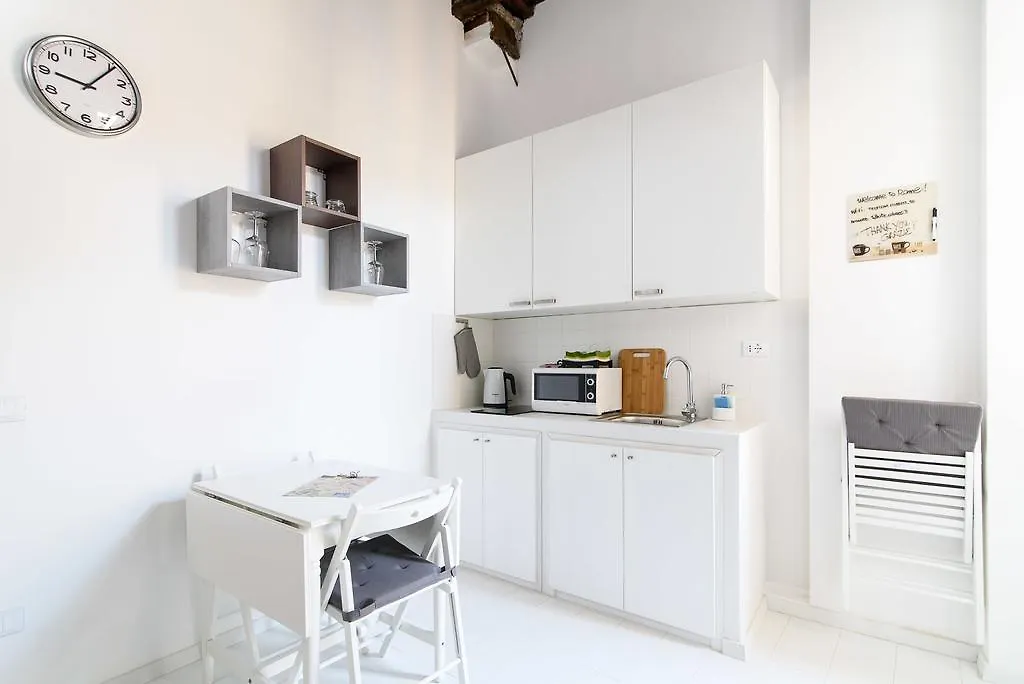 White Ostilia Apartments Rom