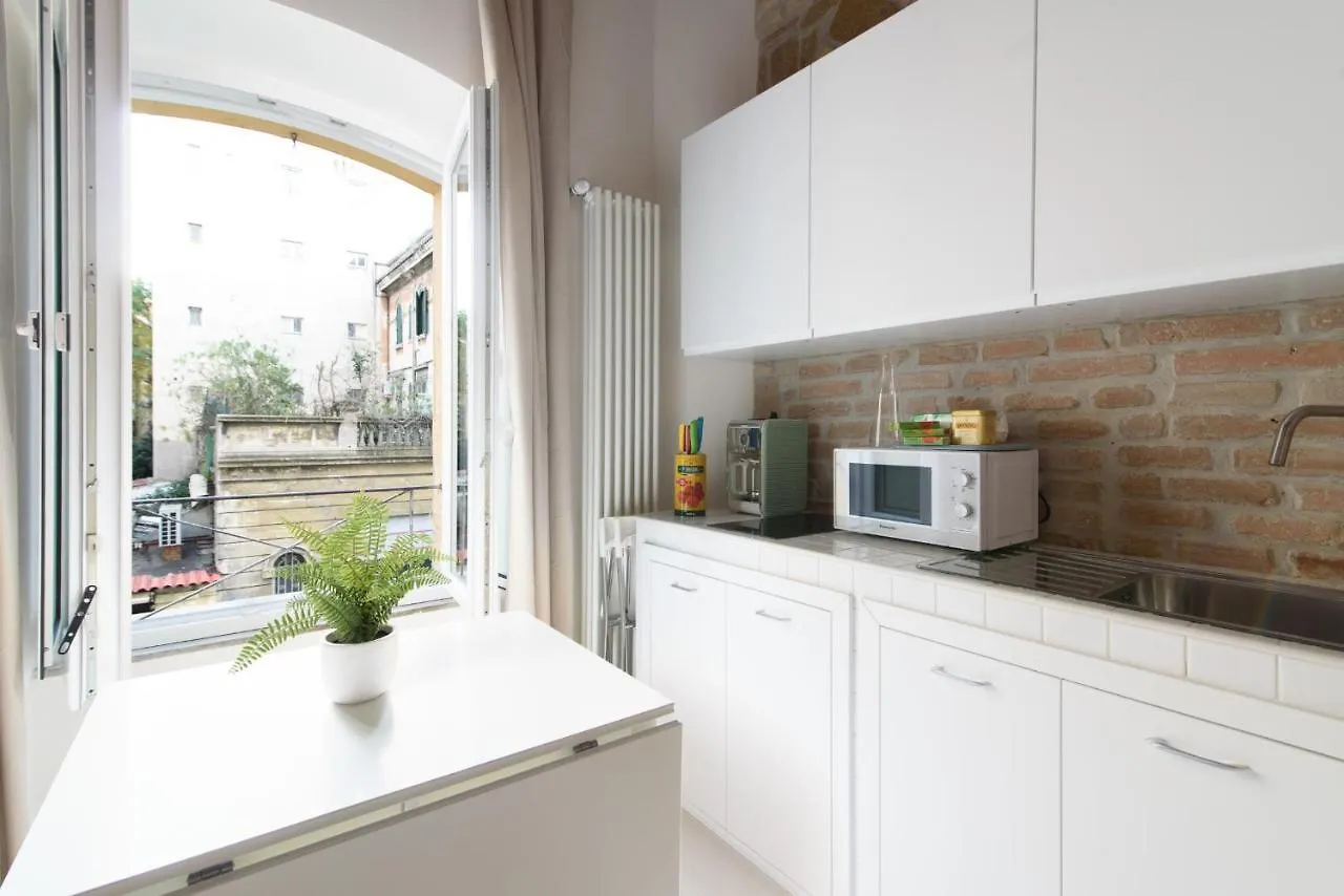 White Ostilia Apartments Rom Italien