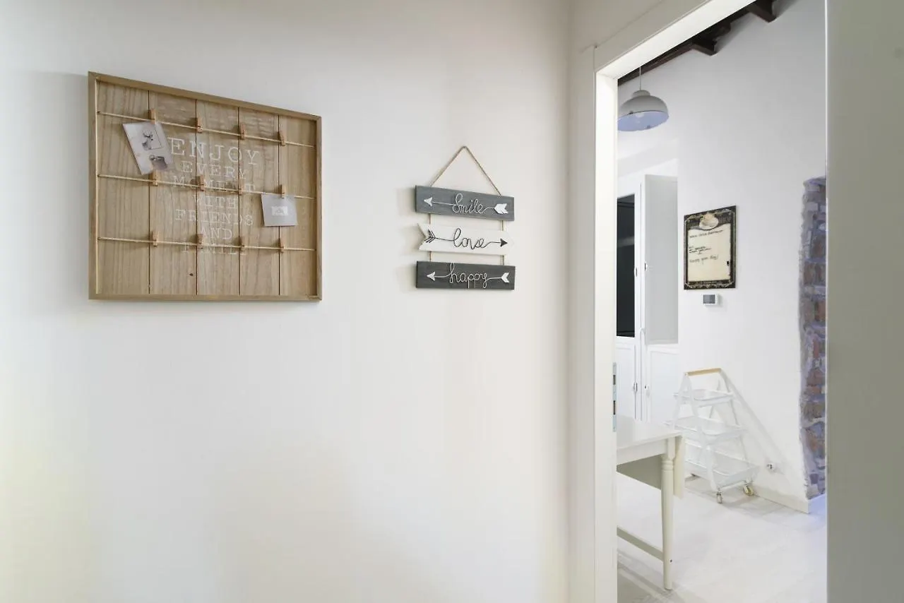White Ostilia Apartments Rom