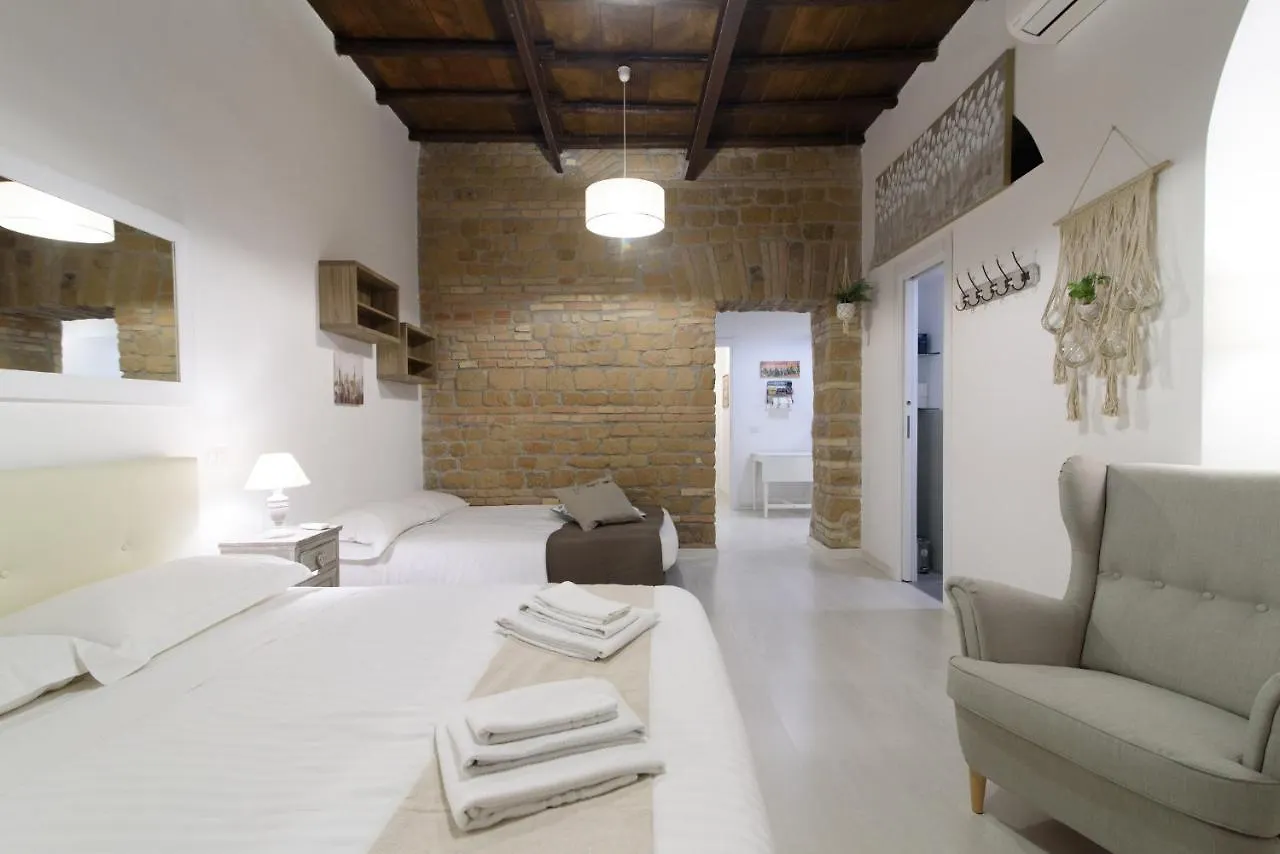 White Ostilia Apartments Rom