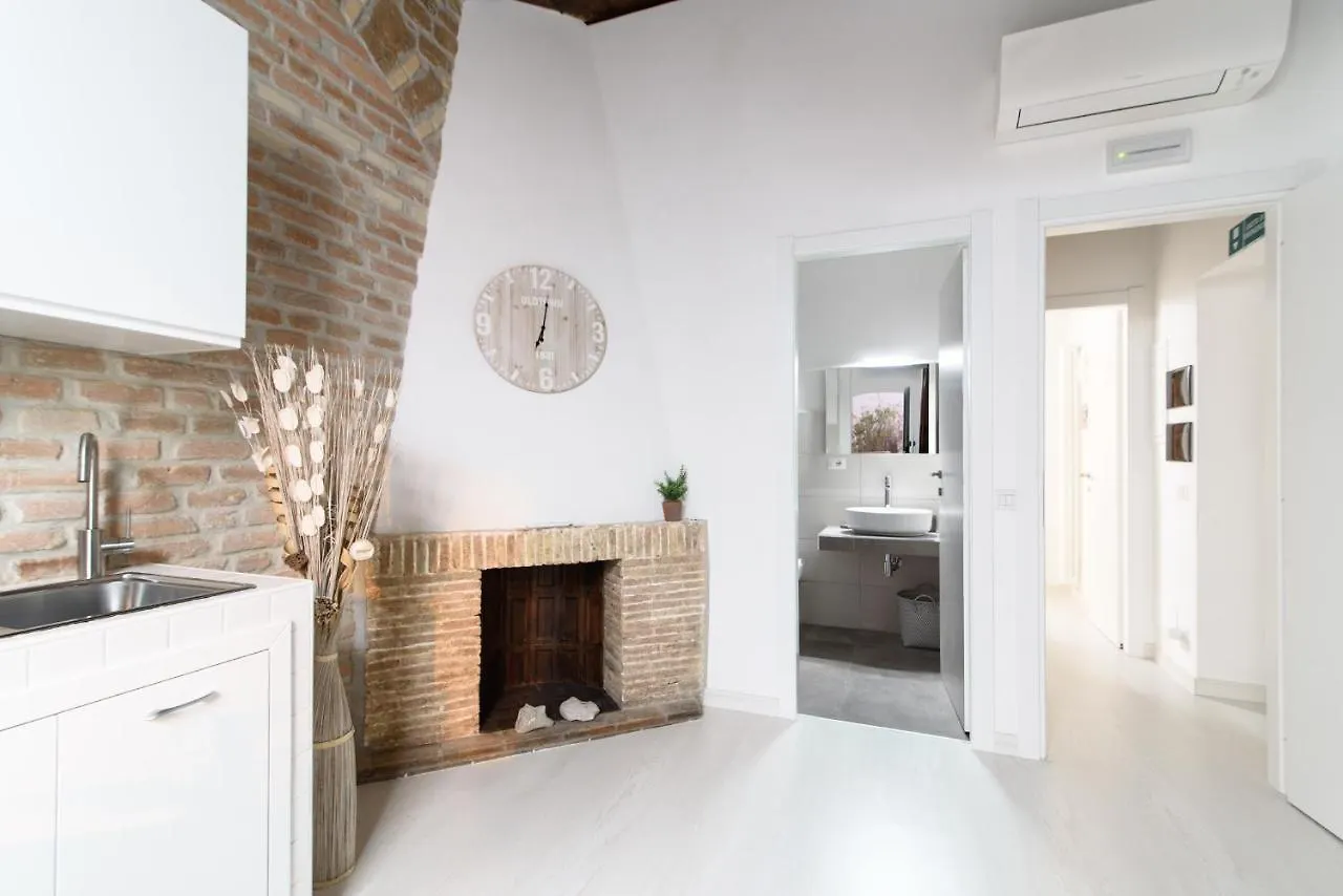 White Ostilia Apartments Rom