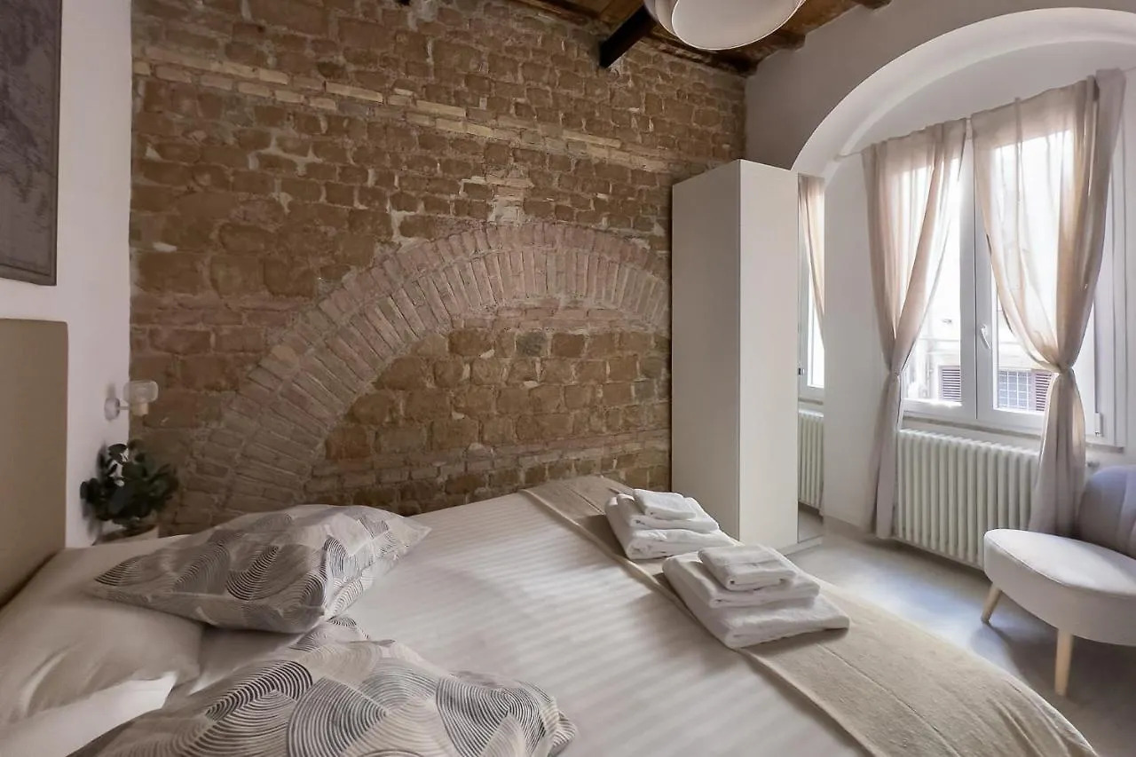 White Ostilia Apartments Rome