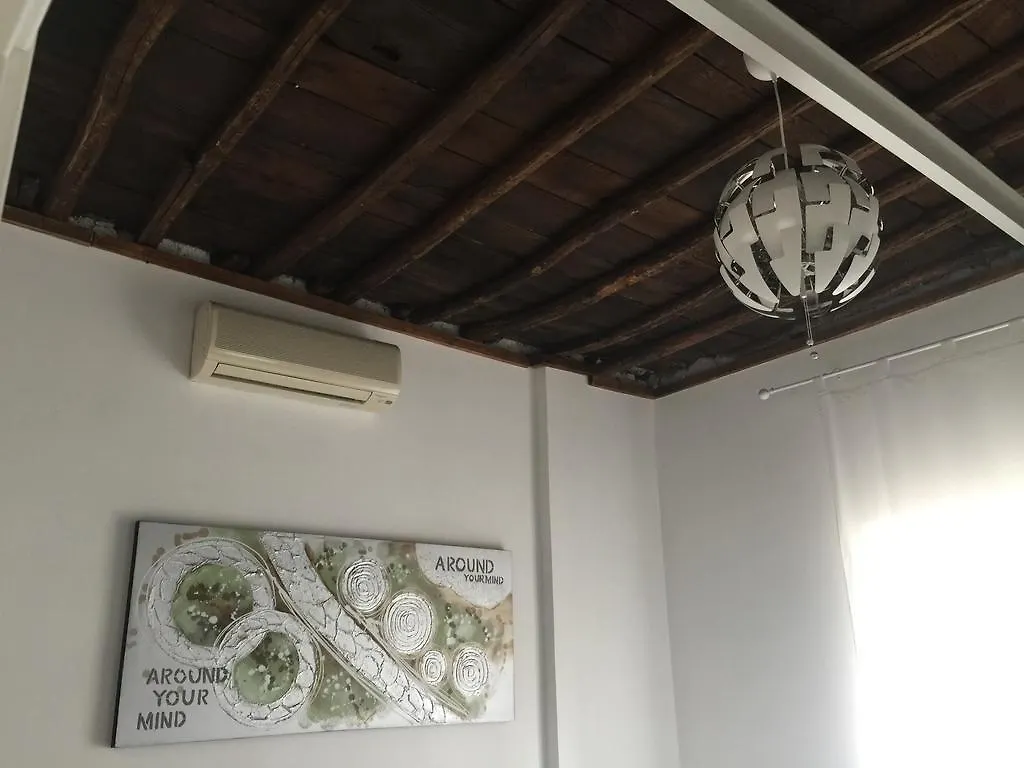 White Ostilia Apartments Rome Italy