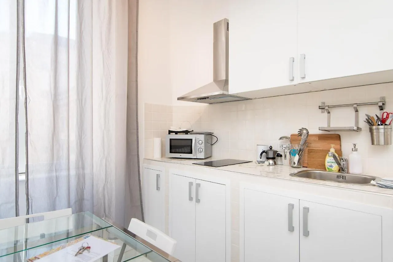 White Ostilia Apartments Roma