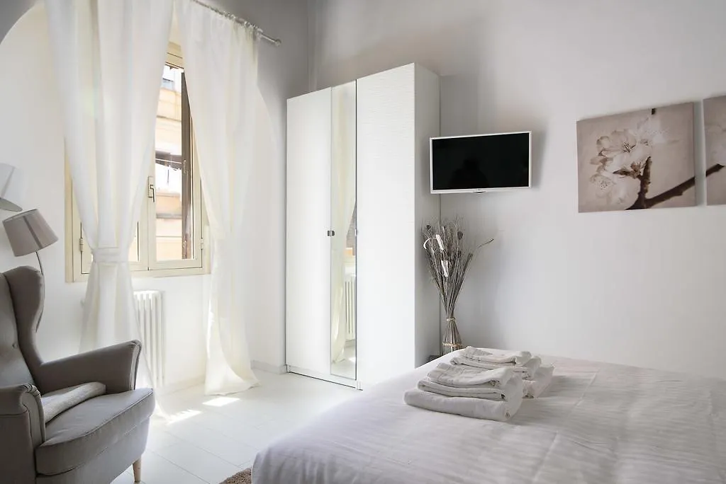 White Ostilia Apartments Roma