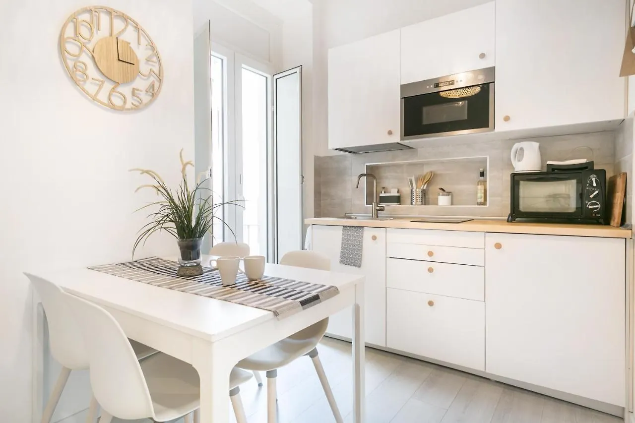White Ostilia Apartments Roma 0*,  Italia
