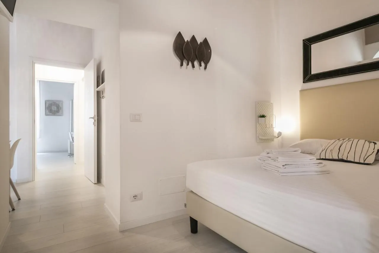White Ostilia Apartments Roma
