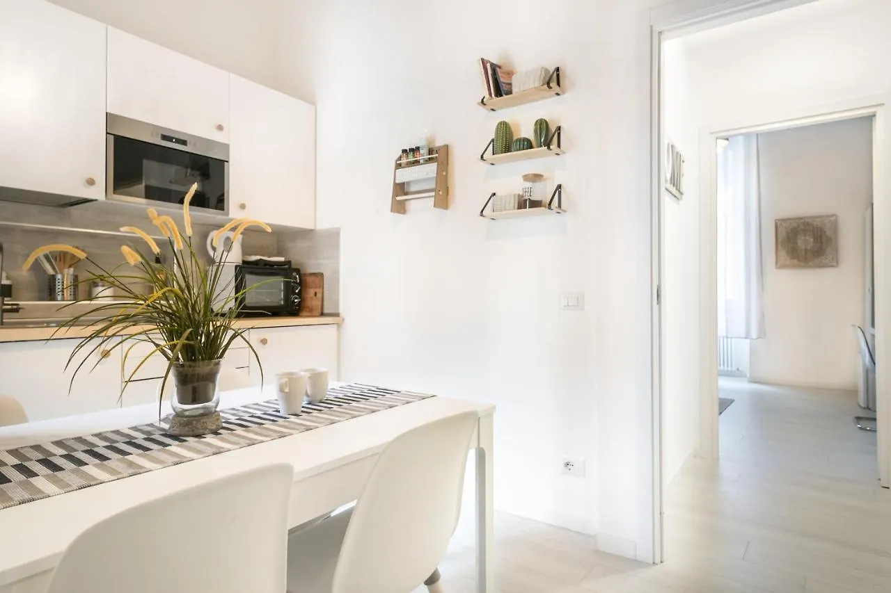 White Ostilia Apartments Roma