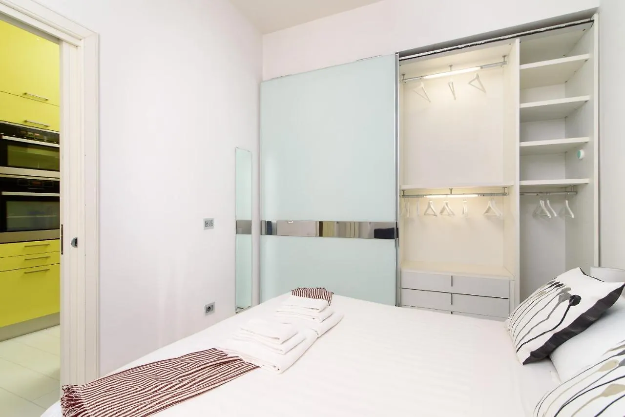 White Ostilia Apartments Roma 0*,  Italia