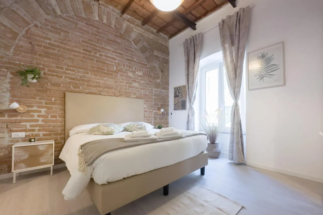 White Ostilia Apartments Roma