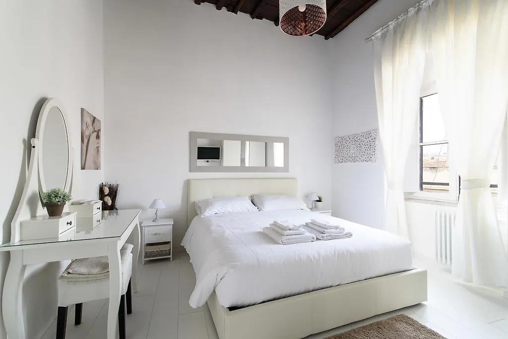 White Ostilia Apartments Roma