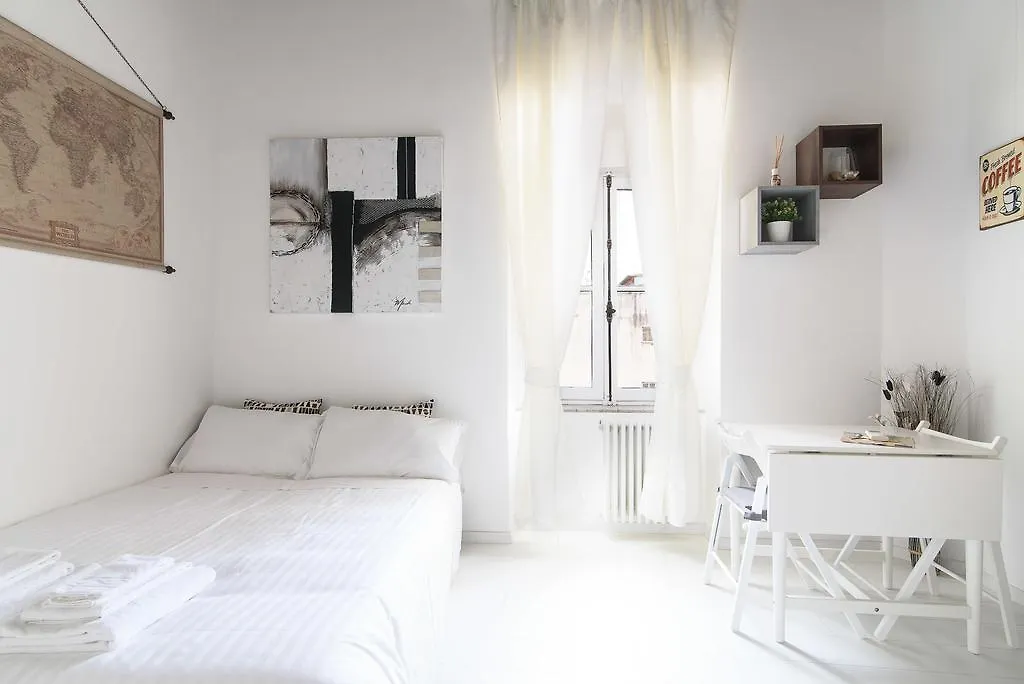 White Ostilia Apartments Roma Italia