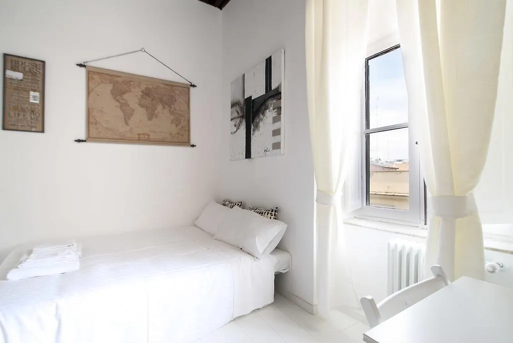 White Ostilia Apartments Roma