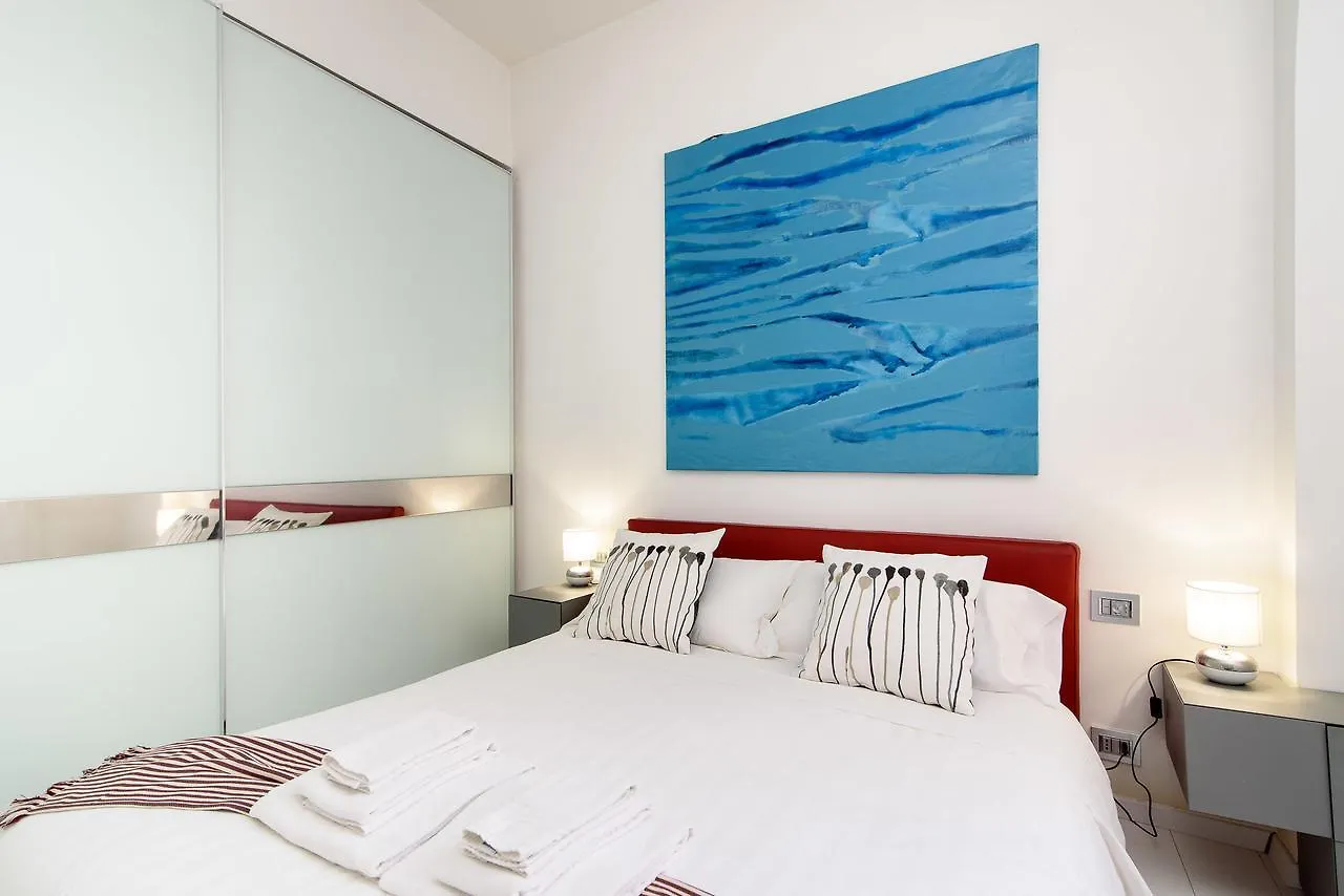 White Ostilia Apartments Roma