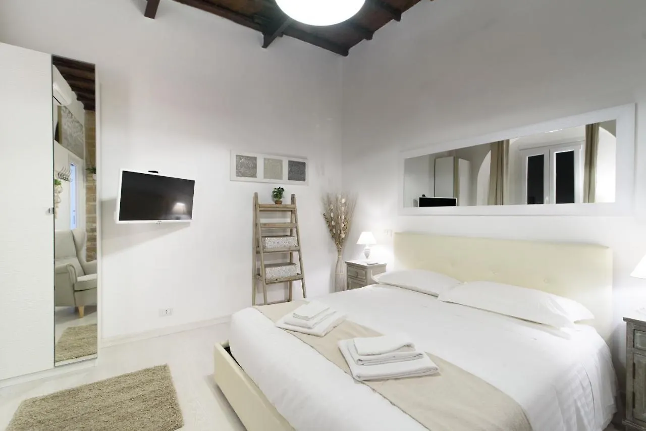 White Ostilia Apartments Roma Italia
