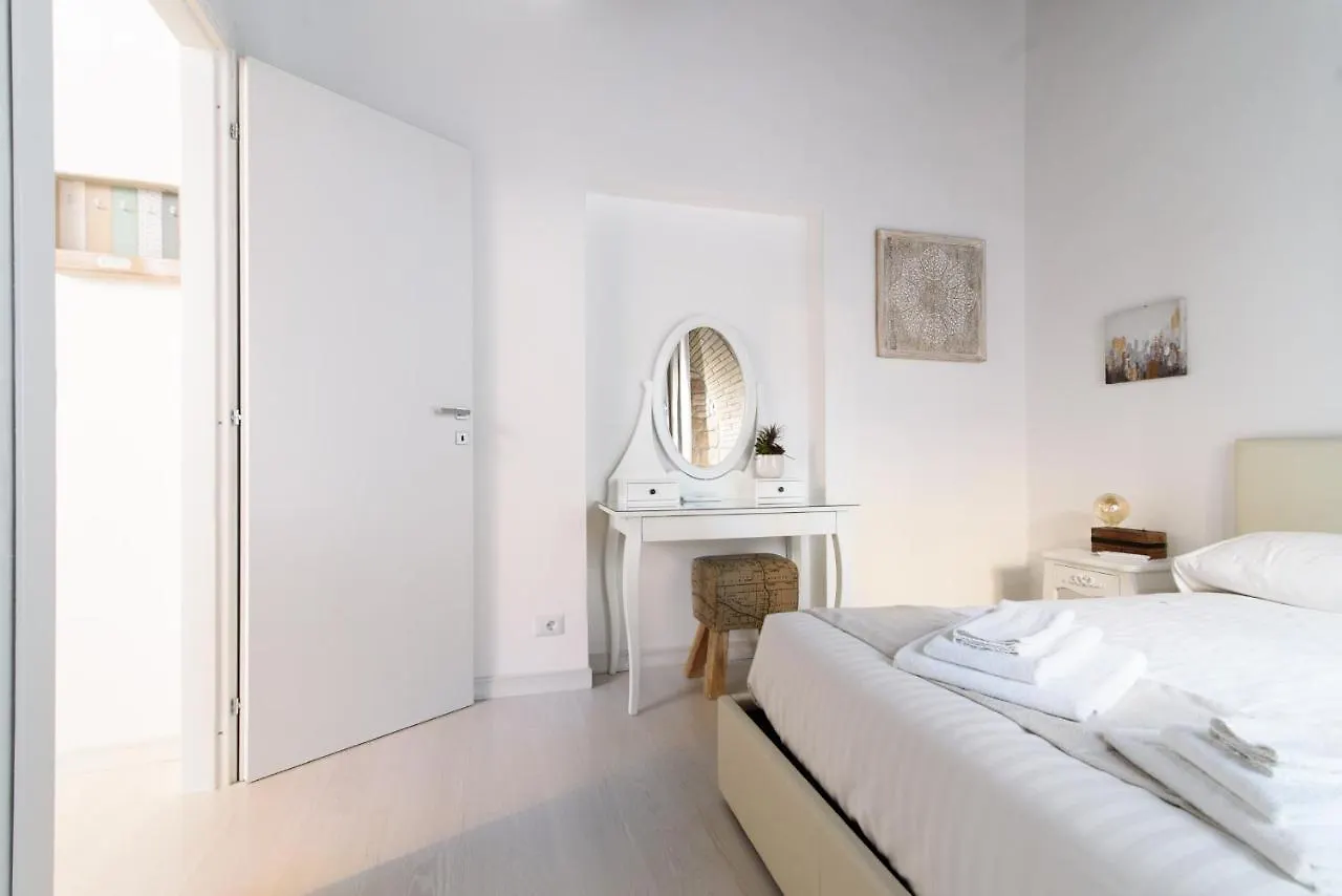 White Ostilia Apartments Roma 0*,  Italia